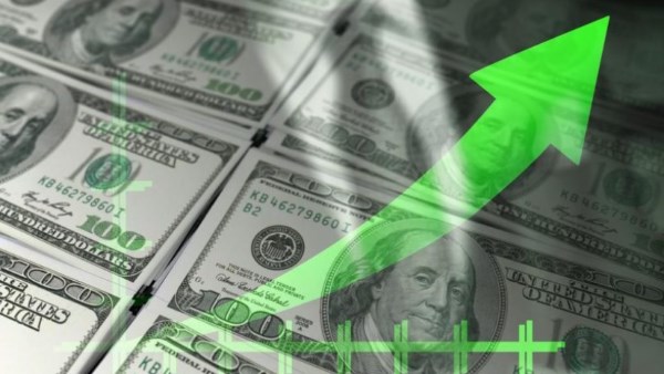 فوق الـ 52 مجددا.. صعود مفاجيء في سعر الدولار بمنتصف تعاملات اليوم