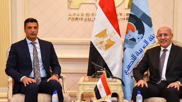 رئيس العربية للتصنيع ووزير الصناعة يبحثان تعميق التصنيع المحلي وتوطين التكنولوجيا