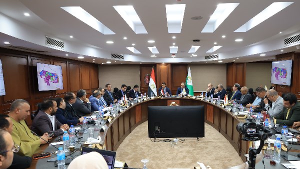 وزير الصناعة ومحافظ الجيزة يبحثان ملفات العمل وتقنين أوضاع المستثمرين بمنطقتي جرزا وعرب أبوساعد