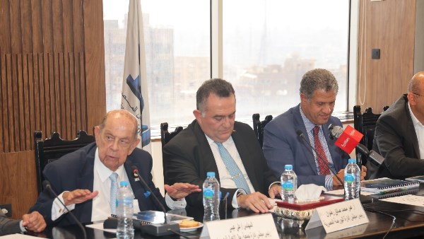 البورصة المصرية تبحث مع «جمعية رجال الأعمال» مزايا القيد وأحدث أدوات سوق المال