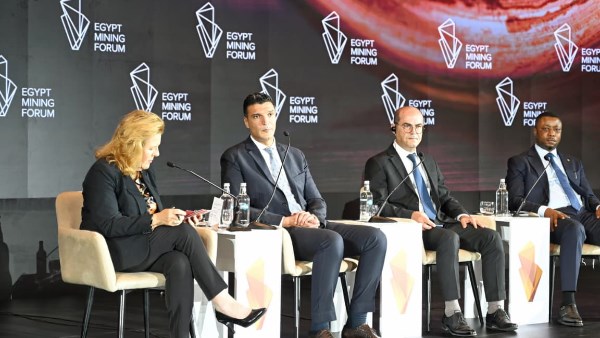 وزير الصناعة يشارك في جلسة «مواءمة تنمية الموارد المعدنية مع النمو الصناعي» بمنتدى مصر للتعدين