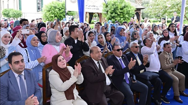 نواب رئيس جامعة القاهرة يتابعون ميدانيا انطلاقة العام الجامعي الجديد بالكليات (صور)
