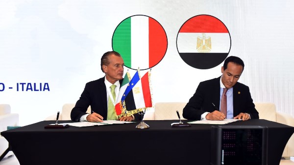 تعاون ضخم مرتقب بين مصر وإيطاليا في صناعة السيارات والغزل والنسيج