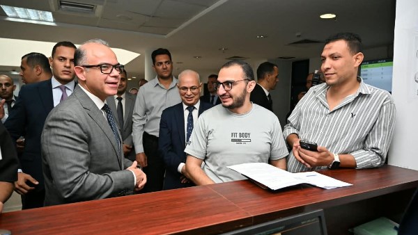وزير الاستثمار يتفقد مركز خدمات المستثمرين بجمصة