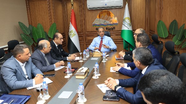 محافظ الجيزة: التوسع في إقامة معارض السلع المخفضة وتشديد الرقابة على الأسواق