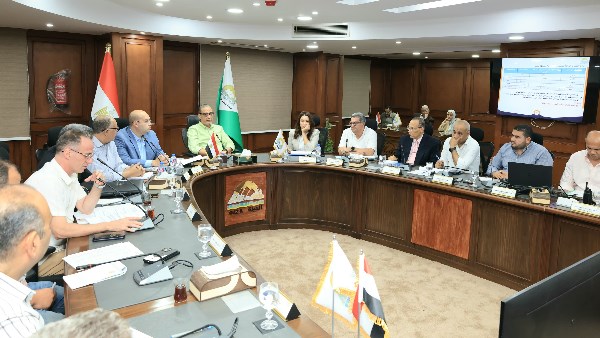 محافظ الجيزة يتابع الموقف التنفيذي للمشروعات التنموية والخدمية