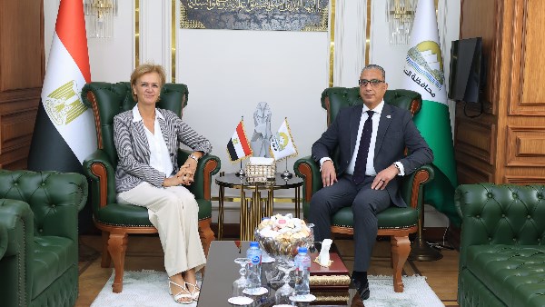 دعم المبادرات والمشروعات.. محافظ الجيزة يستقبل سفيرة الاتحاد الأوروبي لبحث التعاون