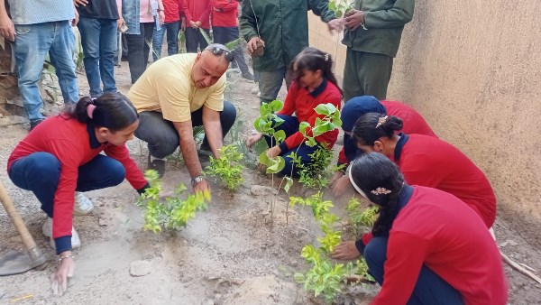 إطلاق مبادرة “اتحضر للأخضر” بمدارس الجيزة لتوعية الطلاب وتدريبهم على الزراعة بطرق علمية