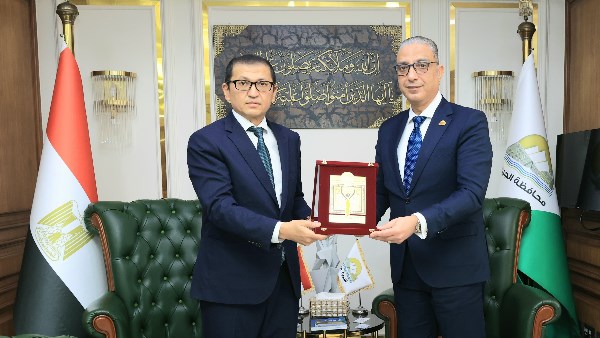 محافظ الجيزة يستقبل سفير أوزبكستان لبحث فرص التعاون المشترك