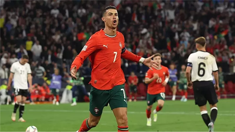 مدرب البرتغال: رونالدو لاعب مختلف والأداء هو الفيصل للمشاركة بالمباريات