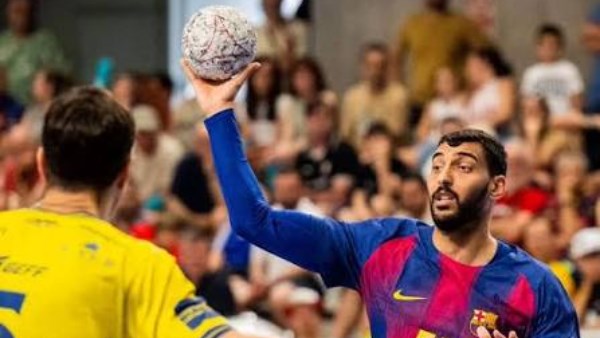 لماذا أقيمت مباراة برشلونة وقت صلاة الجمعة؟ .. اتحاد اليد يكشف الحقيقة بعد اعتراض سيف الدرع