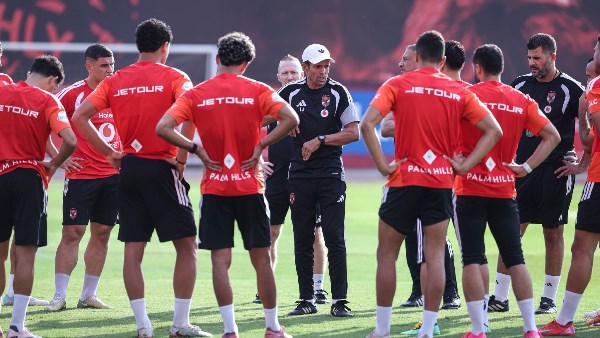 3 عوامل تدفع الحسين عموتة لطلب التعاقد مع نجم جديد في الأهلي خلال يناير