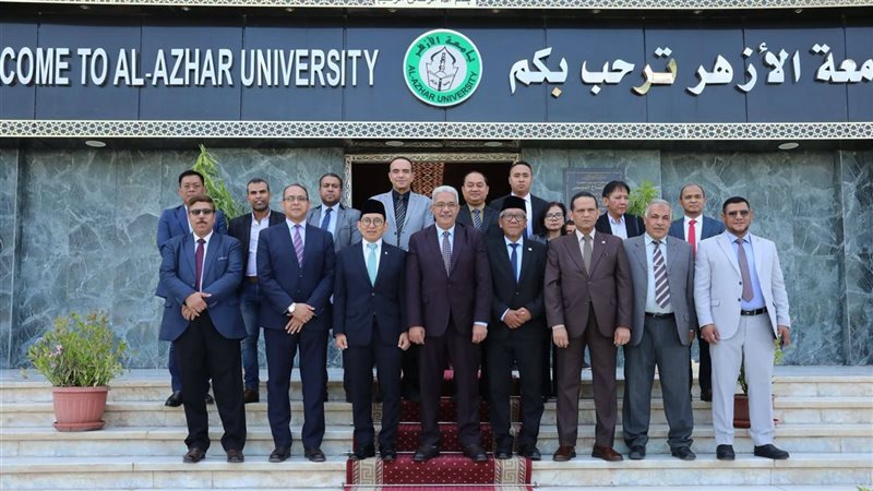 رئيس جامعة الأزهر يستقبل وزير الثقافة الإندونيسي لبحث سبل التعاون بين الجانبين