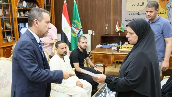 محافظ المنوفية يسلم تعويضات مالية لأسر ضحايا حادث طريق كفر داود – البريجات| صور