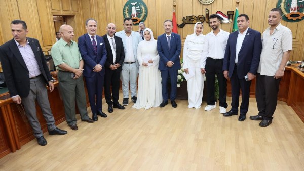 محافظ المنوفية يشهد عقد قران عروسين يتيمين من أبناء الهلال الأحمر