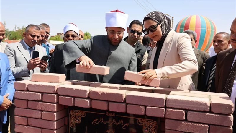 وزير الأوقاف ومحافظ الوادي الجديد يفتتحان مسجد السبط الكبير بالخارجة