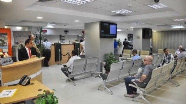 البنوك تتيح فتح الحسابات بدون حد أدنى وإصدار البطاقات مجاناً