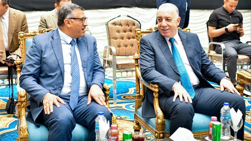 محافظ قنا ومدير الأمن يشهدان مراسم إعلان الفائزين بقرعة الحج (صور)