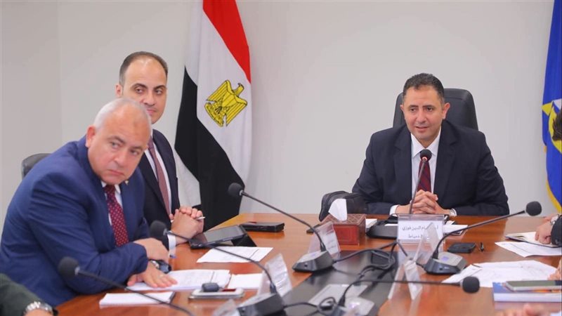 محافظ دمياط يتابع مستجدات تنفيذ خط مياه “كفر سليمان – رأس البر”