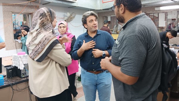التأمين الصحي ببني سويف يبحث آليات تطوير منظومة استخراج وتحديث البطاقات الصحية