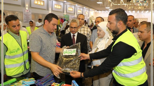 “بكرة المدرسة”.. محافظ بني سويف يتفقد المعرض الخيري لتوفير الزي والمستلزمات الدراسية