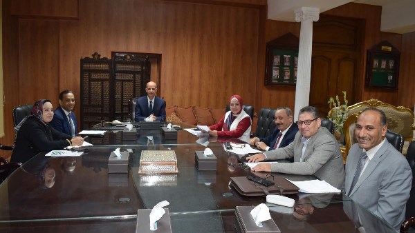 رئيس جامعة بني سويف يرأس اجتماعي التعلم المدمج وتنمية قدرات أعضاء هيئة التدريس