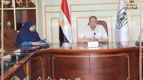 السكرتير العام ببني سويف يناقش مستجدات وموقف الاستجابة للشكاوى