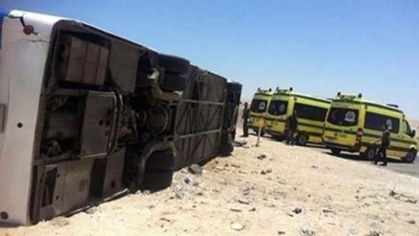 إصابة 12 شخصًا في تصادم أتوبيس وتريلا بطريق الروبيكي