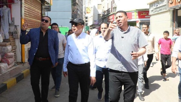 محافظ المنيا يتفقد منطقة “عمر افندي” ويوجه بتيسير الحركة المرورية