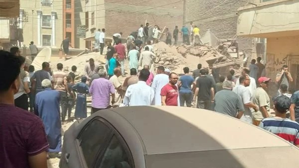 انهيار عقار من 4 طوابق بالمنيا.. والحماية المدنية تبحث عن ناجين أسفل الأنقاض