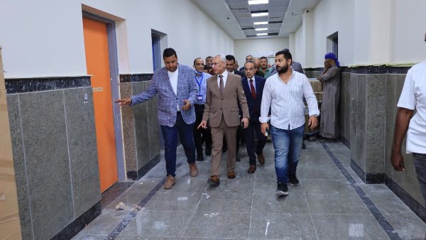 رئيس جامعة المنيا يتفقد المراحل النهائية لأعمال مركز العلاج الطبيعي والمعمل المركزي