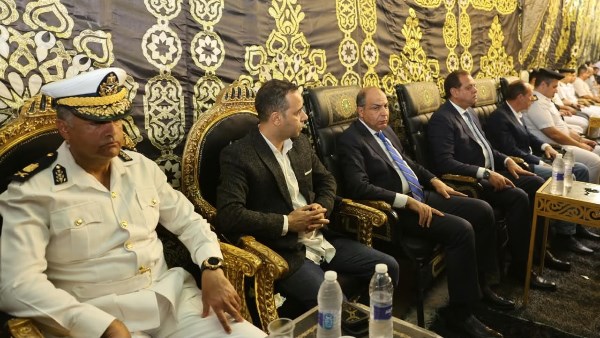 محافظ المنيا يُقدّم واجب العزاء في وفاة معاون مباحث سمالوط غرب إثر حادث سير