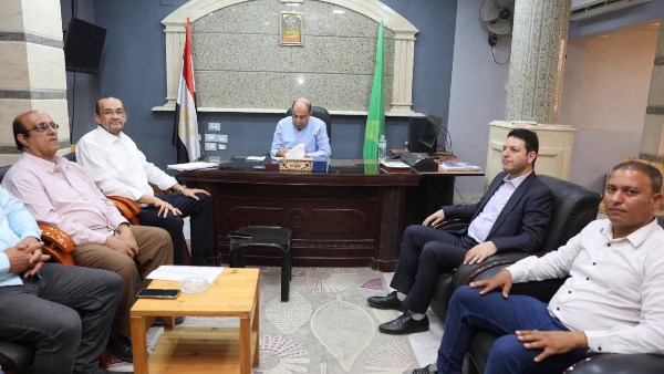 محافظ المنيا لرؤساء القرى بأبوقرقاص: المواطن أولًا.. والتواجد الميداني أساس العمل