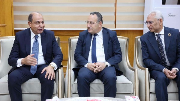 محافظ المنيا ورئيس الجامعة يستقبلان وزير التعليم العالي لتفقد عدد من المنشآت