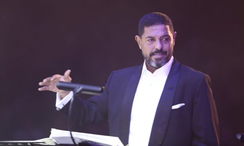 لميس الحديدي تفاجئ هاني فرحات بعرض تسجيل صوتي لوالده