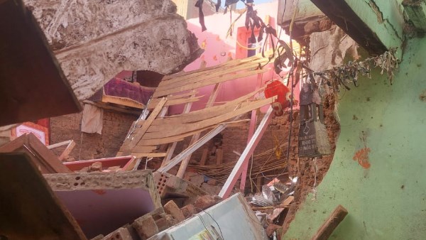 إصابة 4 أشخاص في واقعة انهيار سقف منزل بـ سوق اللبن بالمحلة