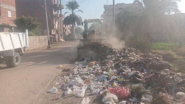 محافظ أسيوط: تكثيف حملات ضبط الأسواق ورفع الإشغالات والنظافة في أبنوب