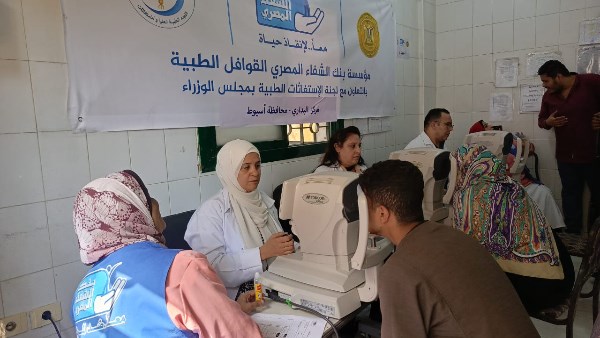 صحة أسيوط: الكشف على 593 مواطناً وتسليم 281 نظارة خلال قافلة بالبداري