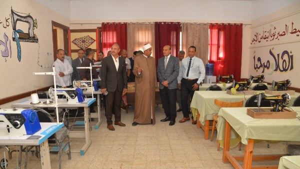 محافظ أسيوط يتفقد ورش إعادة تدوير الأخشاب ومشغل الخياطة التعليمية بالمنطقة الأزهرية