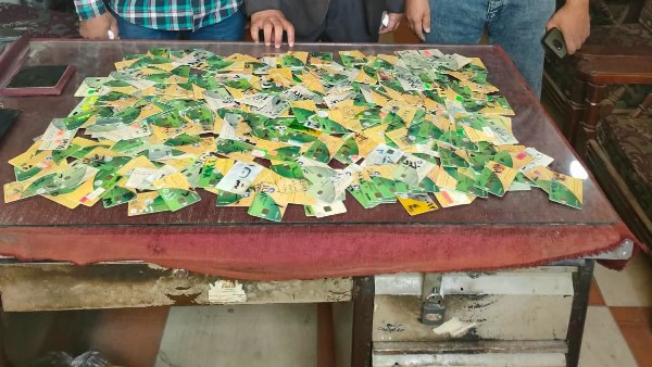 أسيوط .. ضبط 350 بطاقة تموينية داخل مخبز بلدي