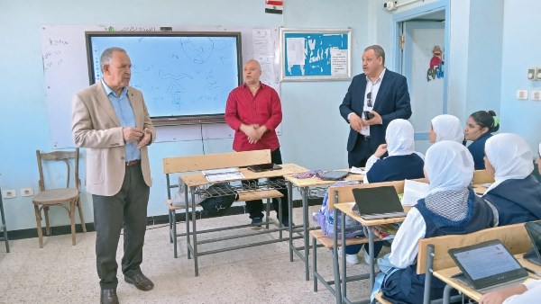 وكيل تعليم أسيوط يترأس فعاليات “الأتوبيس الطائر” لمتابعة 26 مدرسة بقرى مركز أبوتيج