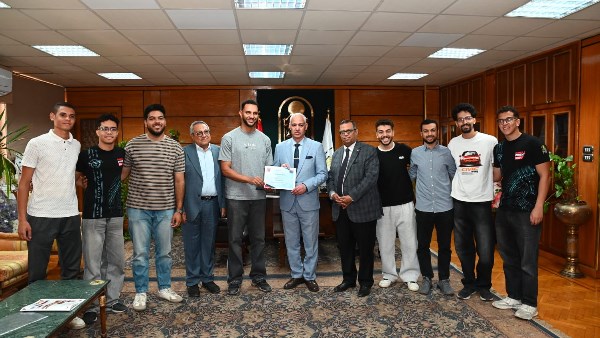 حقق المركز الرابع عالميا.. رئيس جامعة أسيوط يحتفي بفريق Assiut Motorsport