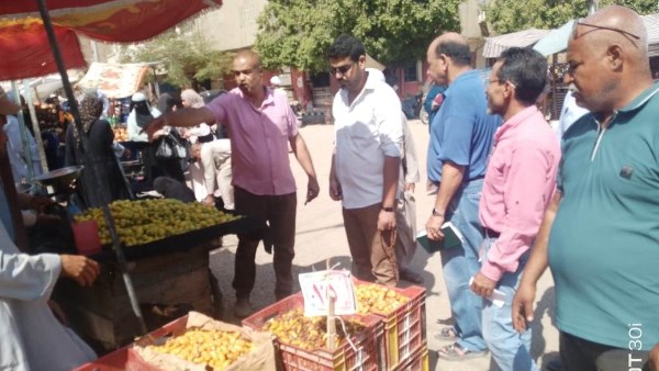 أسيوط.. حملات دورية لمراجعة تراخيص المحال والمطاعم والأكشاك بالغنايم