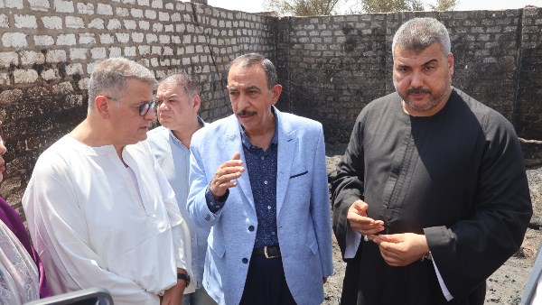 محافظ سوهاج: مساعدات وإعادة تأهيل لمنازل المتضررين من حريق الأبعدية