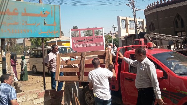 سوهاج.. 27 محضر مخالفات في حملة لرفع الإشغالات وضبط الأسواق ببرديس