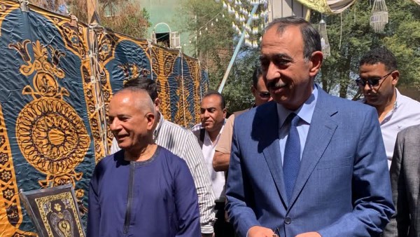 بالجلابية الصعيدي.. أحمد موسى يستقبل محافظ سوهاج في مسقط رأسه | شاهد