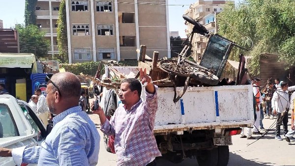 حملة مكبرة لرفع الإشغالات والمخالفات بمنطقة غرب السكة الحديد بالمراغة