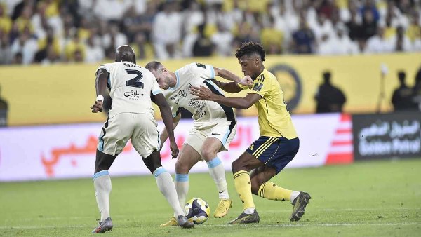 العميد يُسقط النصر بثنائية إلينيخينا ويُشعل صدارة دوري روشن