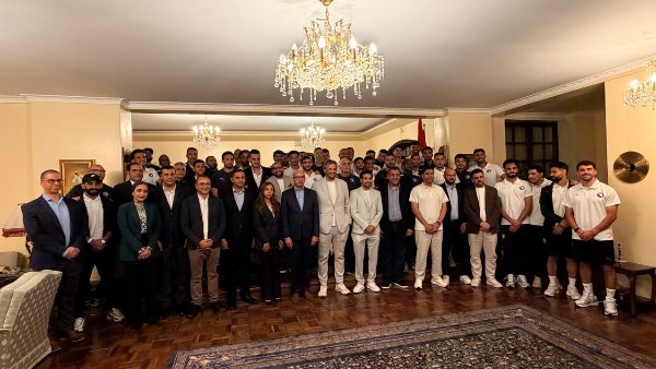 بعثة بيراميدز تلبي دعوة السفير المصري في كينيا بعد الفوز على جورماهيا