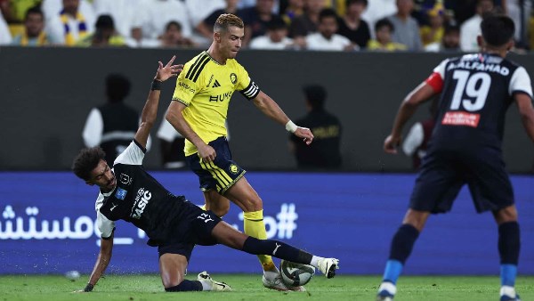 التعادل يحسم مواجهة الخليج والنصر في الدوري السعودي